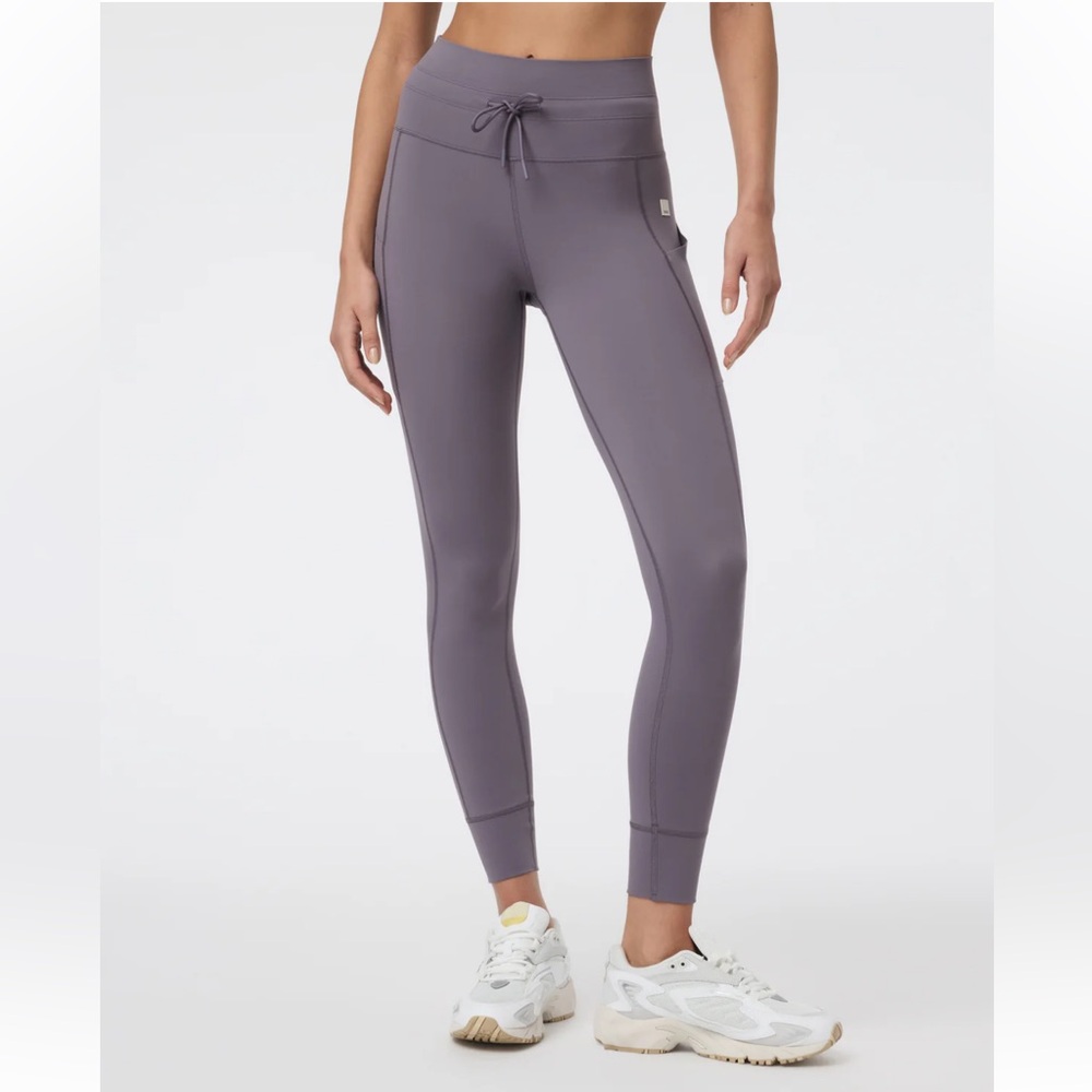 Vuori Daily Pocket Legging Size Large in Lunar Grey • Purple Leggings w/ Pockets